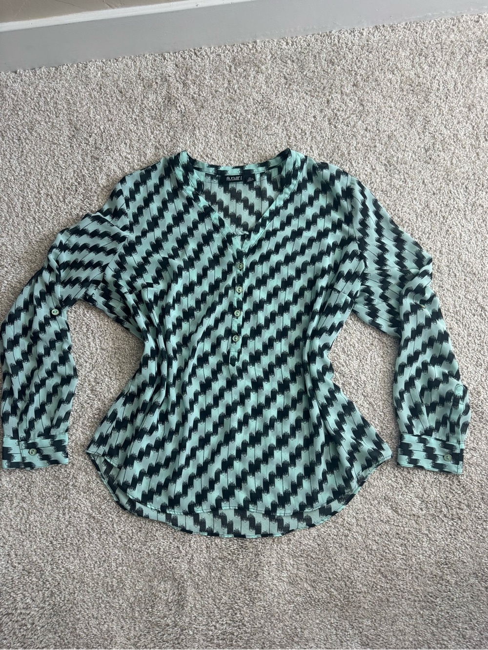 a.n.a Mint & Black Zigzag Button-Front Blouse
